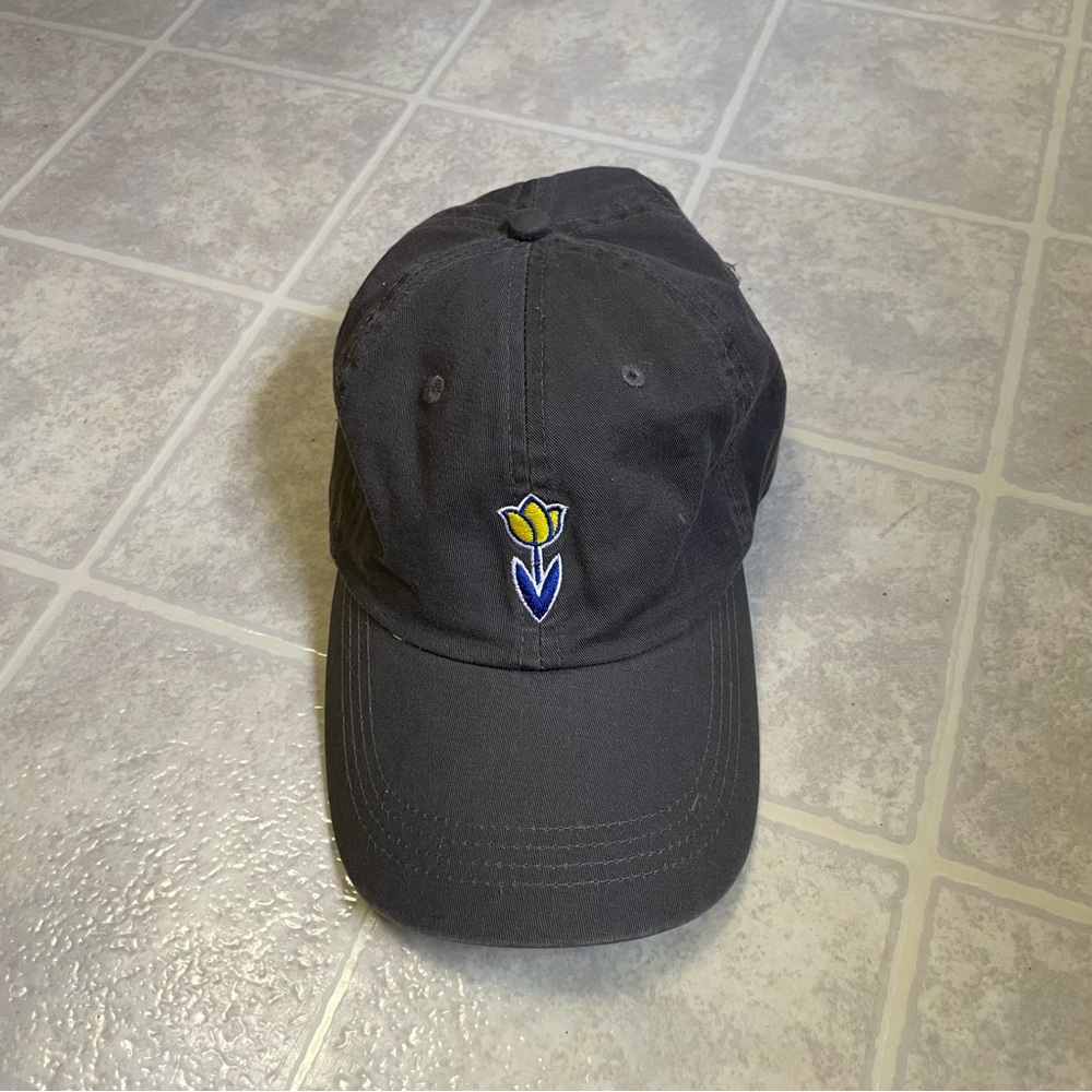 Dutch bros had with flower embroidery